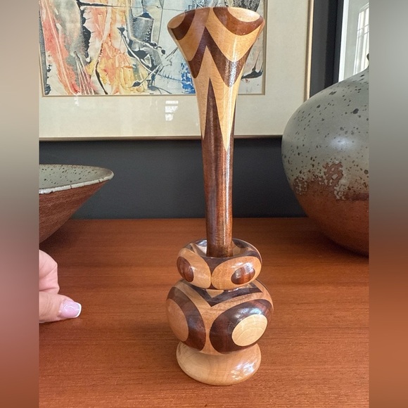Hand turned wood vase Unique segment vasel Made By Walter L Jones creation 1983 - Picture 2 of 13